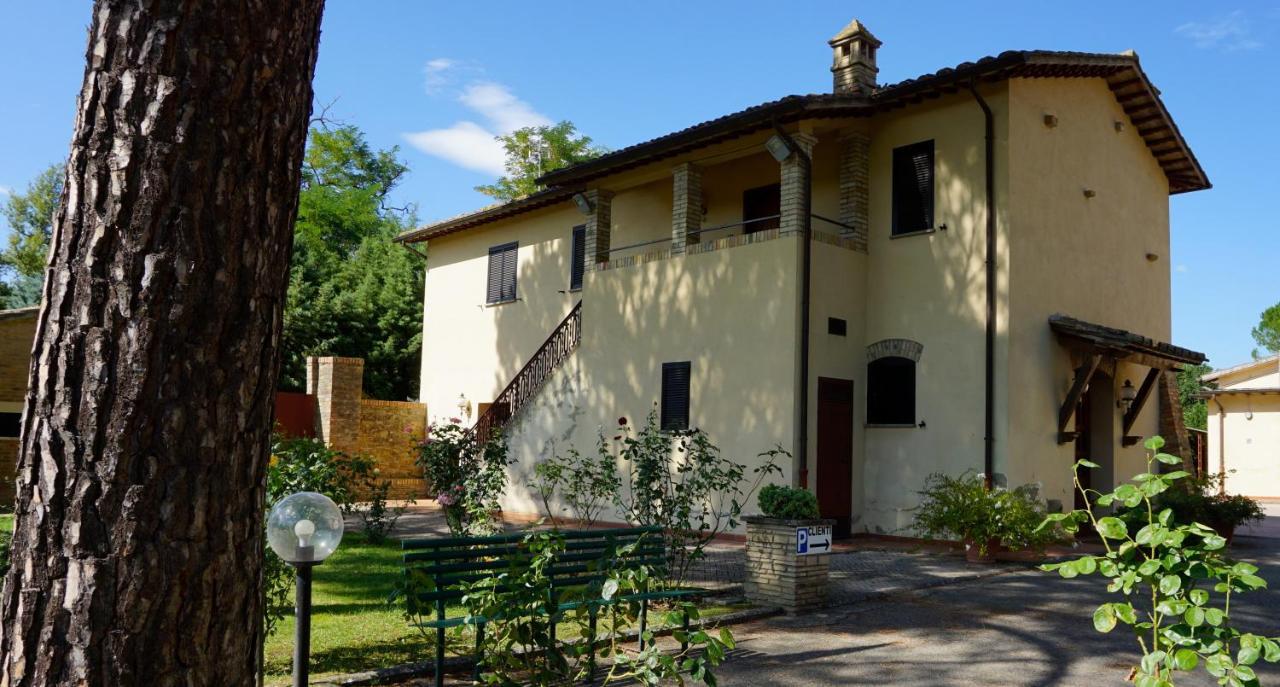 Hotel La Torretta Ассизи Экстерьер фото